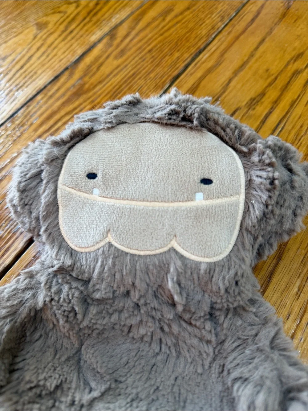 Slumberkins Yeti Bigfoot snugly. Approximately 14”. Good condition.